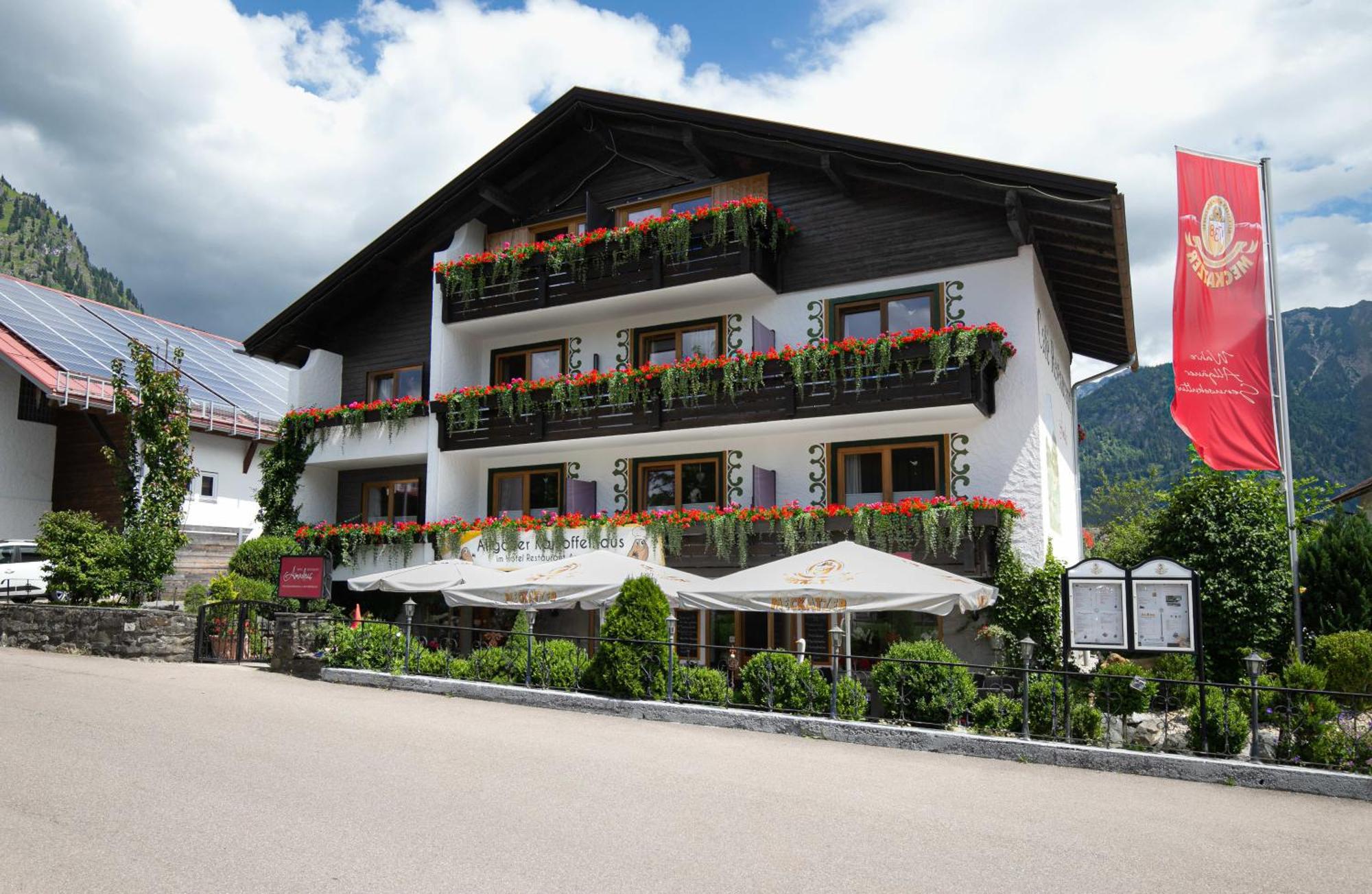 Hotel Restaurant Amadeus - Inclusive Skipass Und Vieles Mehr Bad Hindelang Buitenkant foto