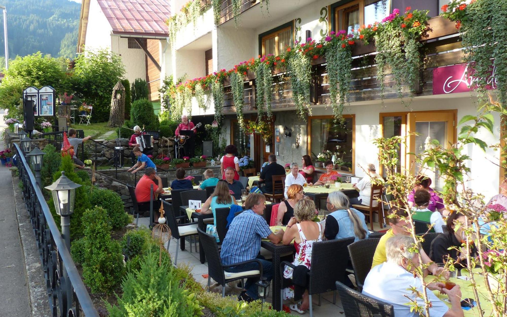 Hotel Restaurant Amadeus - Inclusive Skipass Und Vieles Mehr Bad Hindelang Buitenkant foto