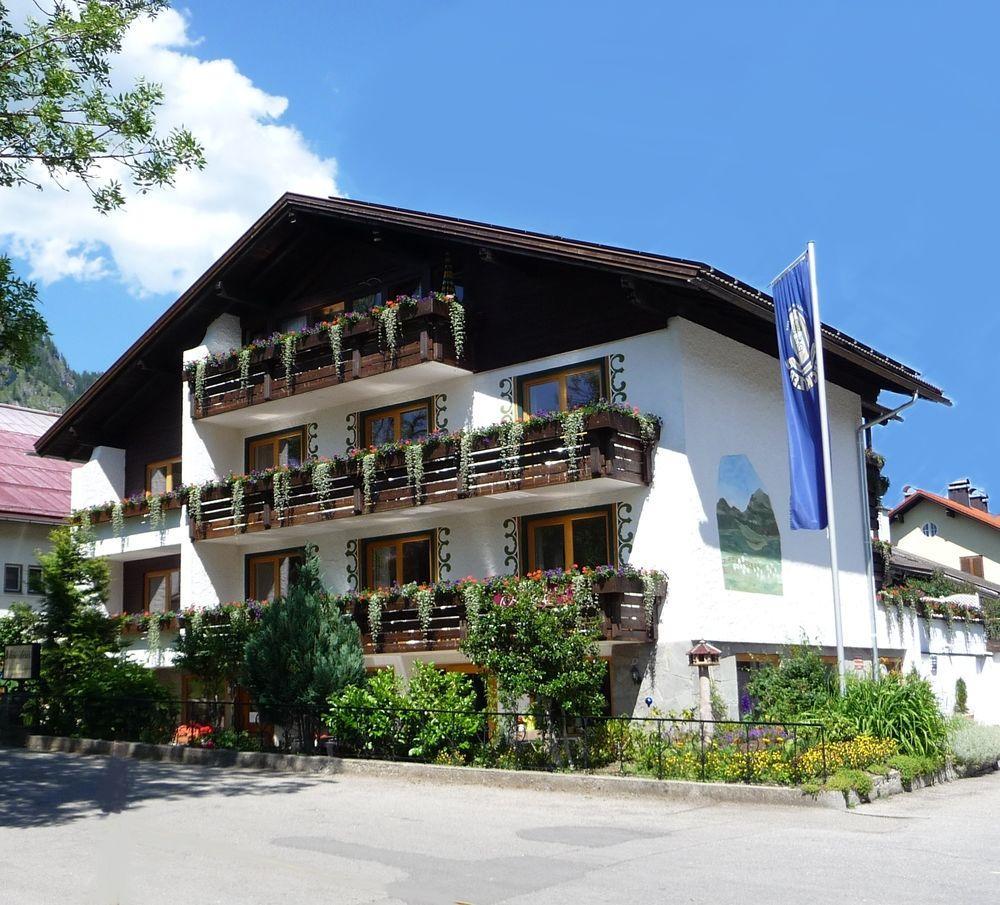 Hotel Restaurant Amadeus - Inclusive Skipass Und Vieles Mehr Bad Hindelang Buitenkant foto